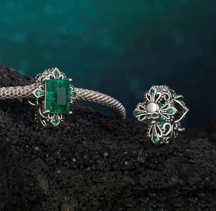 charms-zawieszka-charms-zielony-krysztal-krzyz-czaszka-srebro 925 (3).jpg