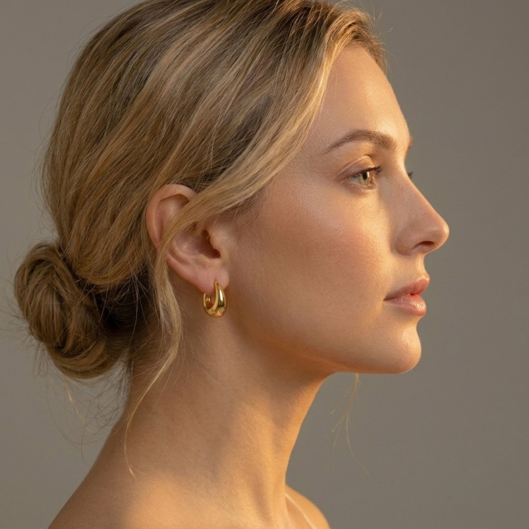 kolczyki-damskie-kolczyki-zlote-litera-u-pozlacana-stal-szlachetna (1).jpg