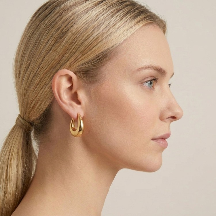 kolczyki-damskie-kolczyki-zlote-litera-u-pozlacana-stal-szlachetna (1).jpg