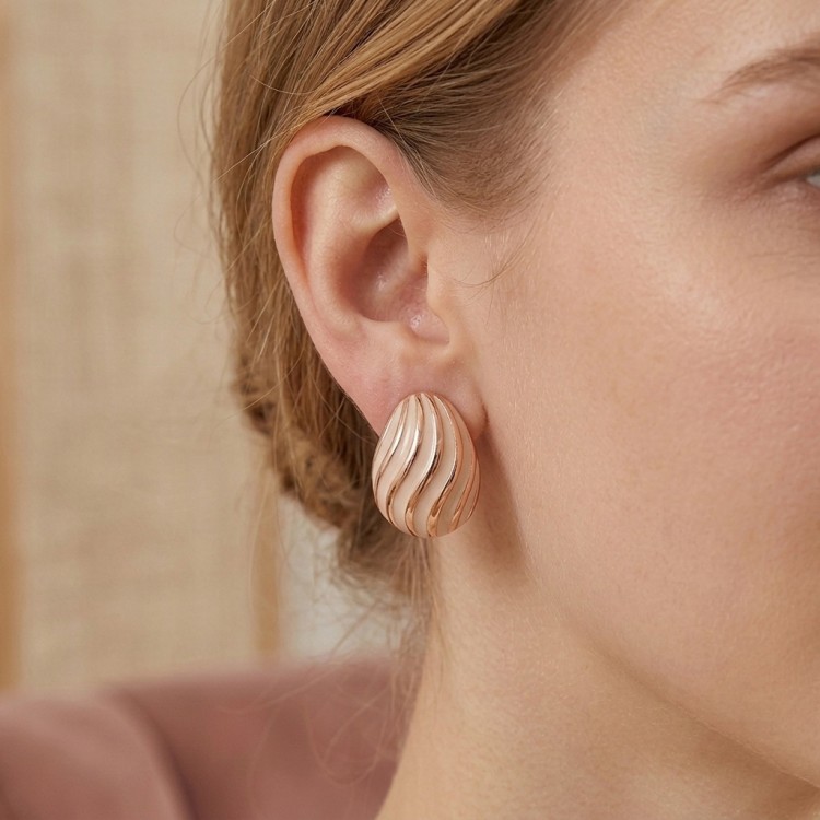 kolczyki-damskie-kolczyki-zlote-muszelki-rozowe-pozlacana-stal-szlachetna (2).jpg