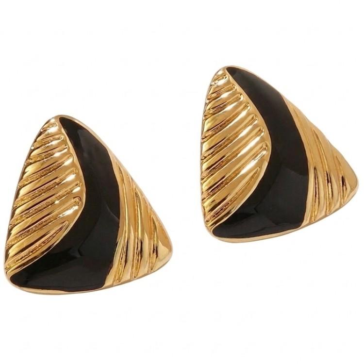 kolczyki-zlote-kolczyki-damskie-trojkaty-czarne-pozlacana-stal-szlachetna (3).jpg