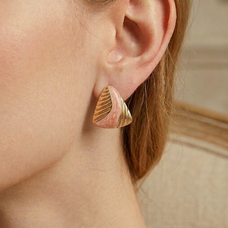 kolczyki-zlote-kolczyki-damskie-trojkaty-czerwone-pozlacana-stal-szlachetna (1).jpg