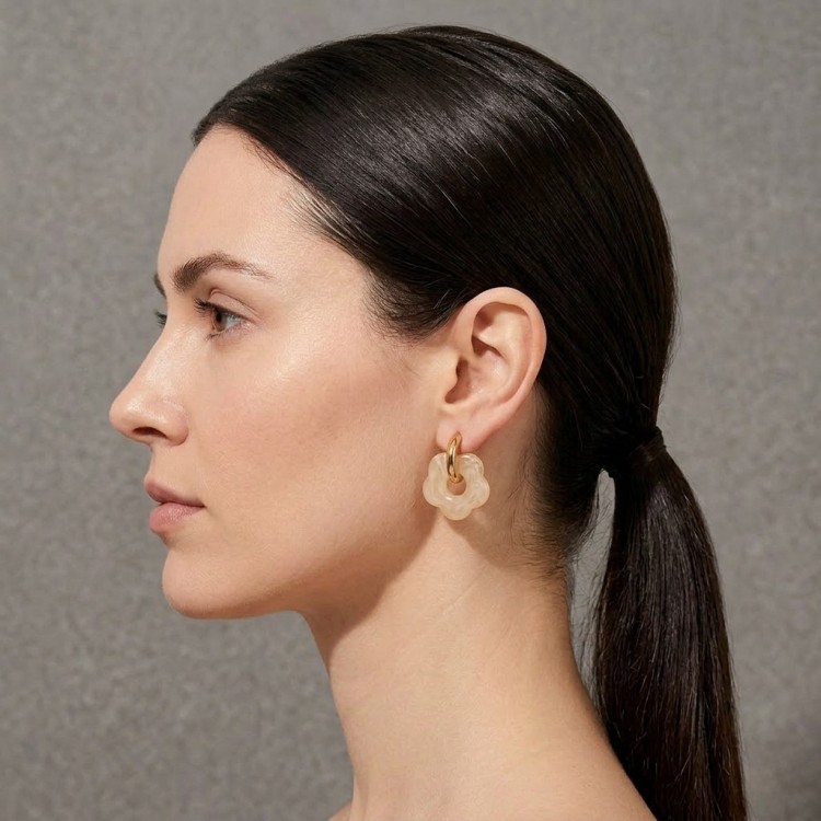 kolczyki-stalowe-kolczyki-zlote-kolorowe-kwiatek-bezowy-pozlacana-stal-szlachetna (3).jpg