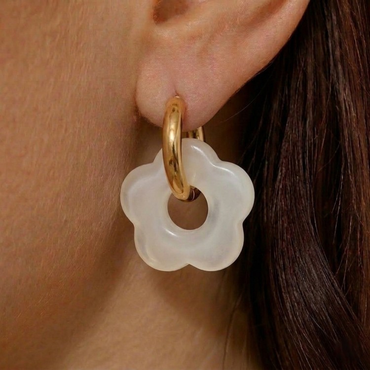 kolczyki-stalowe-kolczyki-zlote-kolorowe-kwiatek-bialy-pozlacana-stal-szlachetna (2).jpg