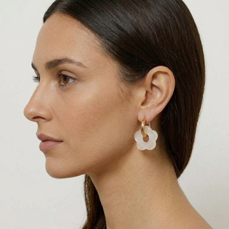 kolczyki-stalowe-kolczyki-zlote-kolorowe-kwiatek-bialy-pozlacana-stal-szlachetna (4).jpg