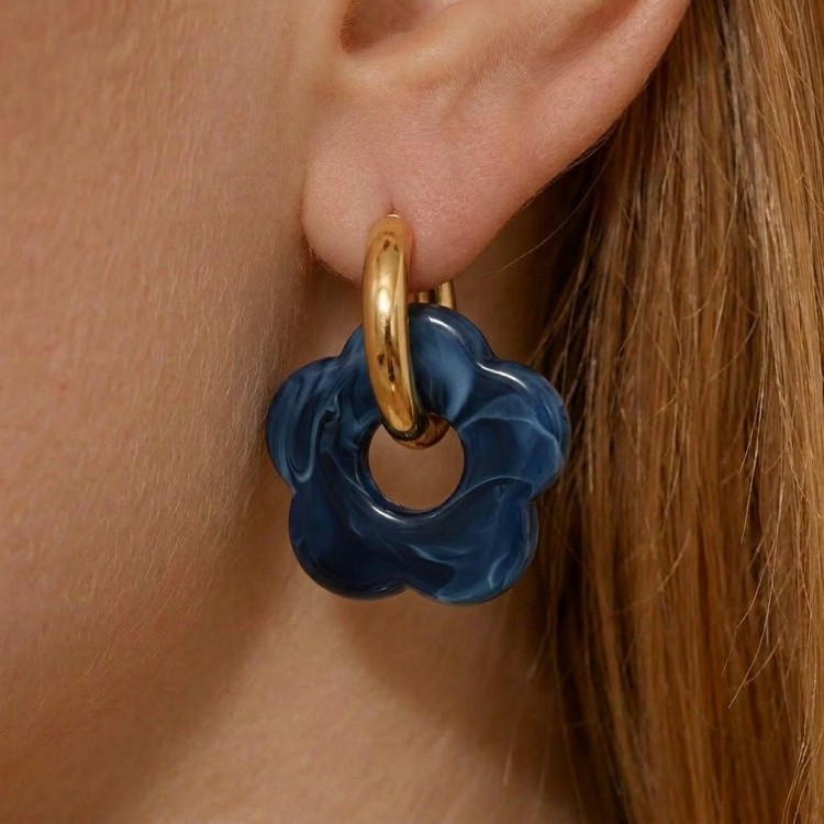 kolczyki-stalowe-kolczyki-zlote-kolorowe-kwiatek-granatowy-pozlacana-stal-szlachetna (2).jpg