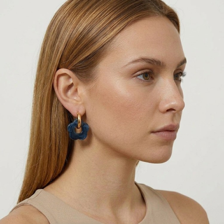 kolczyki-stalowe-kolczyki-zlote-kolorowe-kwiatek-granatowy-pozlacana-stal-szlachetna (4).jpg