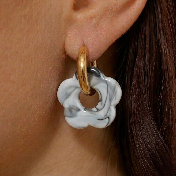 kolczyki-stalowe-kolczyki-zlote-kolorowe-kwiatek-marmurkowy-pozlacana-stal-szlachetna (2).jpg