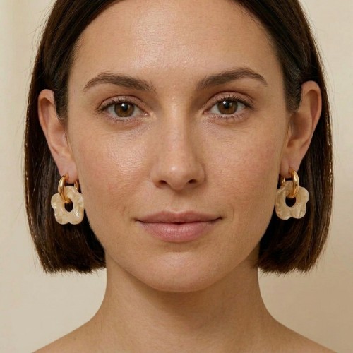 kolczyki-stalowe-kolczyki-zlote-kolorowe-kwiatek-kremowy-pozlacana-stal-szlachetna (2).jpg