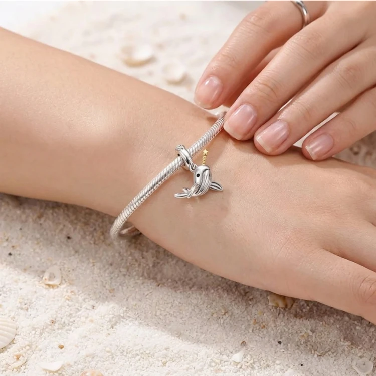 charms-zawieszka-charms-narwal-ze-zlotym-rogiem-srebro.jpg