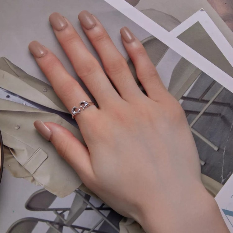 pierscionek-regulowany-dlonie-rece-serce-serduszko-srebro-925 (5).jpg