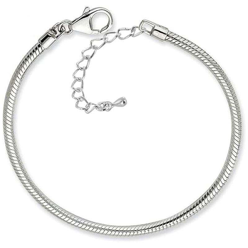 Srebrna bransoletka modułowa wykonana ze srebra próby 925, przeznaczona jako baza na charmsy i zawieszki. Klasyczny, elegancki model z regulacją długości 18–22 cm, pozwalający stworzyć własną kolekcję biżuterii.